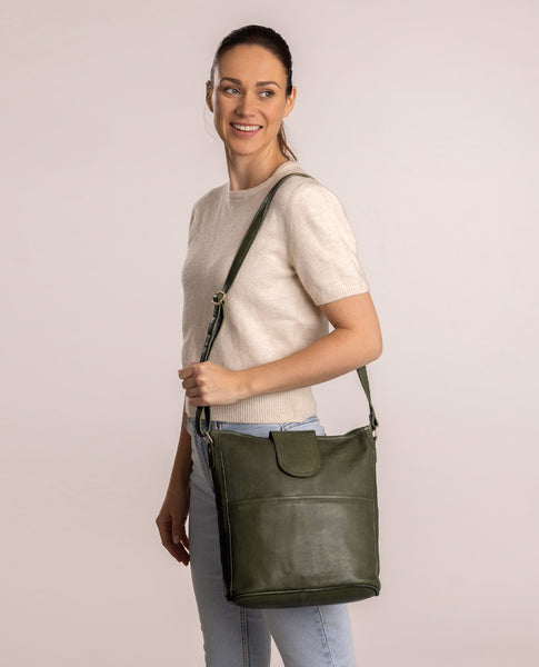 Schoudertas Jacqueline S New van bruin leer bij Gusti-Leder – Gusti Leder